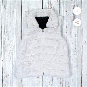 REVERSIBLE FUR LOVE VEST BY DYLAN (TRUE GRIT)